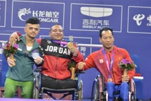 Los deportistas Al-Sudani Muslim (Izquierda), Omar Qarada (Centro) y Le Van Cong (Foto: VNA)