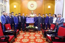Acto de entrega simbólica. (Foto: Foto de cortesía del Comité Central del Frente de la Patria de Vietnam)