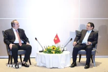 El primer ministro de Vietnam, Pham Minh Chinh recibe a Roger Zen, presidente del Grupo Oceanside One Trading.