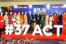 Delegación vietnamita en en la 37ª Convención del Consejo de Docentes ASEAN – Corea del Sur (ACT 1) (Foto: VNA)