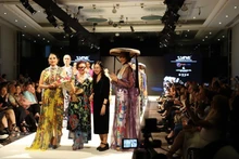 La colección "Vietnam Heritage Art" está compuesta por modelos vietnamitas e internacionales de muchos países y territorios (Foto: VNA)