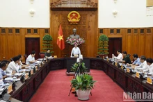[Foto] Premier vietnamita asiste a reunión para acelerar proyecto de línea de transmisión eléctrica de 500 kV