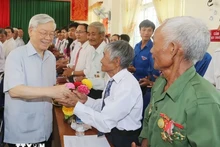 El Secretario General Nguyen Phu Trong durante su visita a la comuna montañosa de Son Ha, provincia de Phu Yen (3 de mayo de 2016) (Foto:VNA)