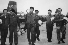Escuadrón Quyet Thang en el Aeropuerto de Thanh Son (Phan Rang) la tarde del 28 de abril de 1975, tras atacar el Aeropuerto de Tan Son Nhat. (Foto: Documento/VNA)