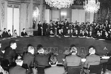 El 25 de enero de 1969, la Conferencia Cuatripartita sobre la Paz en Vietnam inaugura oficialmente su primera sesión plenaria. (Foto de archivos: VNA)