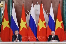 El secretario general del Partido Comunista de Vietnam, To Lam (izquierda), y el presidente ruso, Vladimir Putin, en sus declaraciones con la prensa (Foto: VNA)