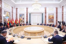 En la reunión entre el secretario general To Lam y el presidente Lukashenko (Foto: VNA)