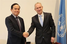 El viceprimer ministro vietnamita, Tran Luu Quang, se reúne con el presidente de la Asamblea General de las Naciones Unidas, Csaba Korosi (Foto: VNA)
