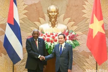 El presidente de la Asamblea Nacional de Vietnam, Tran Thanh Man, sostuvo conversaciones con su homólogo cubano, Esteban Lazo Hernández. (Foto: Nhan Dan)