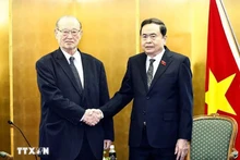 El presidente de la Asamblea Nacional de Vietnam, Tran Thanh Man, dialogó con el titular ejecutivo del Consejo japonés de Promoción de la Diplomacia Popular (FEC), Matsuzawa Ken. (Foto: VNA)