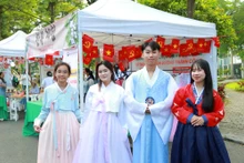 Estudiantes en el evento (Foto: baovanhoa.vn)