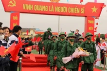 Jóvenes con entusiasmo por incorporarse al ejército (Fotografía: VNA)