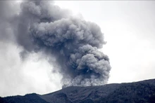 Ceniza volcánica en el monte Merapi, Indonesia (Foto: VNA)