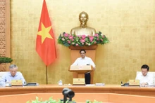 [Foto] Premier vietnamita preside reunión ordinaria del Gobierno en septiembre
