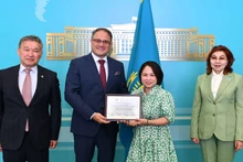 Nguyen Phan Huong Xuan, corresponsal de La Voz de Vietnam, recibe premio por la región Asia-Pacífico (Foto: baoquocte.vn)