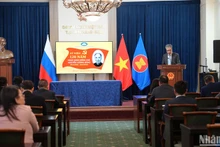 El embajador vietnamita en Rusia, Dang Minh Khoi, habla en el acto (Foto: Nhan Dan)