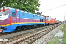 Un tren transportando mercancías a China (Foto: VNA)