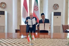 En la firma de un acuerdo de cooperación para garantizar la calidad de los productos halal entre los gobiernos de Indonesia e Irán. (Foto: antaranews.com)