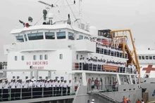 El Alto Mando de la Región Naval 4 organiza una ceremonia para despedir a una delegación de trabajo que visitará el distrito insular de Truong Sa (Spratly), a medida que se acerca el Tet (Foto: VNA)