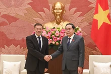 [Foto] Presidente de Parlamento vietnamita recibe a saliente embajador australiano
