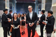 Invitados asistentes a la gala de entrega de Premio de Acción por la comunidad del periódico Nhan Dan