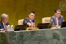 Vicepresidente de la Asamblea General de la ONU, el embajador Dang Hoang Giang, jefe de la delegación de Vietnam ante este órgano multilateral, Dang Hoang Giang, presidió la sesión (Foto: VNA)Hanoi, 30 mar (VNA) La Asamblea General de las 