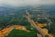 La autopista Ha Long - Van Don vista desde arriba. (Foto: VNA)