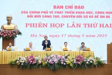 [Foto] Premier vietnamita preside reunión sobre desarrollo de ciencia y tecnología