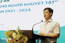 El vicepresidente permanente del Comité Popular de Thua Thien-Hue, Nguyen Thanh Binh, habla en el evento. (Foto: VNA)