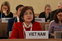 La embajadora Le Thi Tuyet Mai, jefa de la misión de Vietnam ante las Naciones Unidas (ONU), la Organización Mundial del Comercio (OMC) y otros organismos en Ginebra en el evento (Foto:VNA)