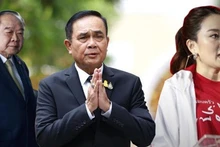 El primer ministro tailandés, Prayuth Chan-o-cha (centro), Prawit Wongsuwan (izquierda) y Paetongtarn Shinawatra (derecha). (Foto: Xinhua)
