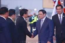 La ceremonia de bienvenida del primer ministro vietnamita Pham Minh Chinh a Vientián para asistir a la IV Cumbre de la Comisión del Río Mekong (Foto:VNA)