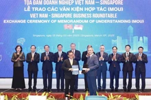 Vietnam Airlines coopera con la Compañía de ingeniería aeroespacial ST (SATS) en la terminal de carga del aeropuerto de Long Thanh. (Foto: VNA)