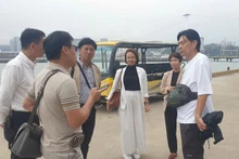 Representantes de Peace Boat (Japón) y unidades relacionadas inspeccionaron los preparativos. (Foto: https://laodong.vn/)