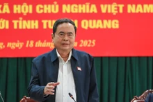 [Foto] Líder legislativo vietnamita trabaja con la provincia de Tuyen Quang