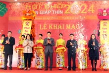 En la inauguración de la feria (Foto: daibieunhandan.vn)