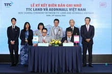 En la ceremonia de firma entre TTC Land y AeonMall Vietnam (Foto: https://nguoidothi.net.vn/)