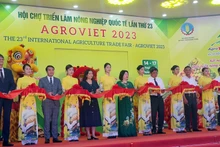 Representantes de agencias en la ceremonia de inauguración de AgroViet 2023. (Foto: qdnd.vn)