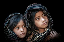 La obra "Hermanas", de Nguyen Duy Hau. (Foto: baotayninh.vn)