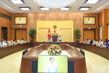 [Foto] Presidente de Asamblea Nacional vietnamita se reúne con comisiones del Parlamento