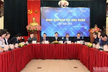 El viceprimer ministro vietnamita Tran Hong Ha y los líderes del Comisión de Comunicación y Educación del Comité Central del PCV, el Ministerio de Información y Comunicación, el periódico Nhan Dan y la Asociación de Periodistas de Vietnam copresidieron el evento.