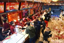 Ciudadanos ansiosos por comprar oro para recibir buena suerte a principios de año