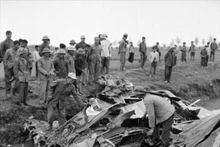 El primer avión B-52 fue derribado en el campo de Chuom, comuna de Phu Lo, distrito de Dong Anh, Hanói, a las 20:13 horas del 18 de diciembre de 1972. (Foto documental)