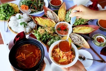 Disfrutar Hot pot típico de pescadores de provincia de Binh Thuan