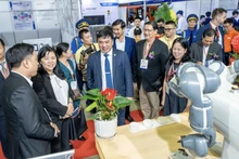 Delegados visitan la exposición
