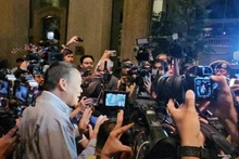 El primer ministro tailandés, Srettha Thavisin, responde repuestas de periodistas sobre el incidente. (Foto: VNA)