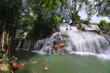 Belleza de la cascada de la Luna en Hoa Binh