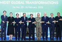 Los primeros ministros de Vietnam, Pham Minh Chinh; de Malasia, Anwar bin Ibrahim, y de Nueva Zelanda, Christopher Luxon; el presidente de Timor-Leste, José Ramos-Horta, y los jefes de delegaciones asisten a la sesión plenaria. (Foto: VNA)