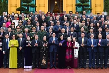 [Foto] Presidente vietnamita se reúne con destacados representantes de sector de salud