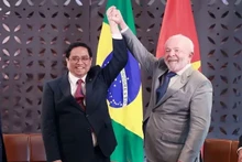 El primer ministro de Vietnam, Pham Minh Chinh y el presidente de Brasil, Luiz Inácio Lula da Silva, el 21 de mayo de 2023. (Foto: VNA)